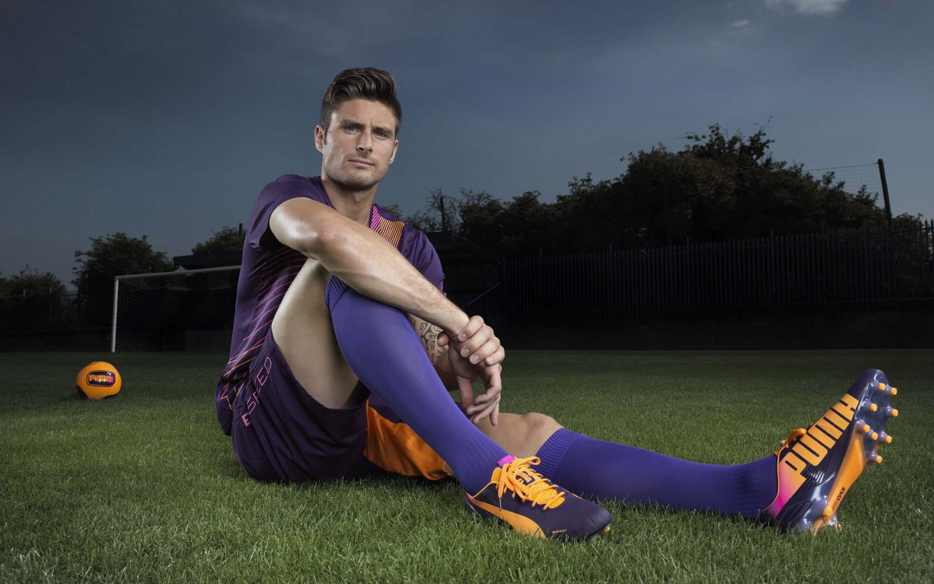 “胡利安·门德斯：阿根廷美洲狮队的新兴力量，未来闪耀”