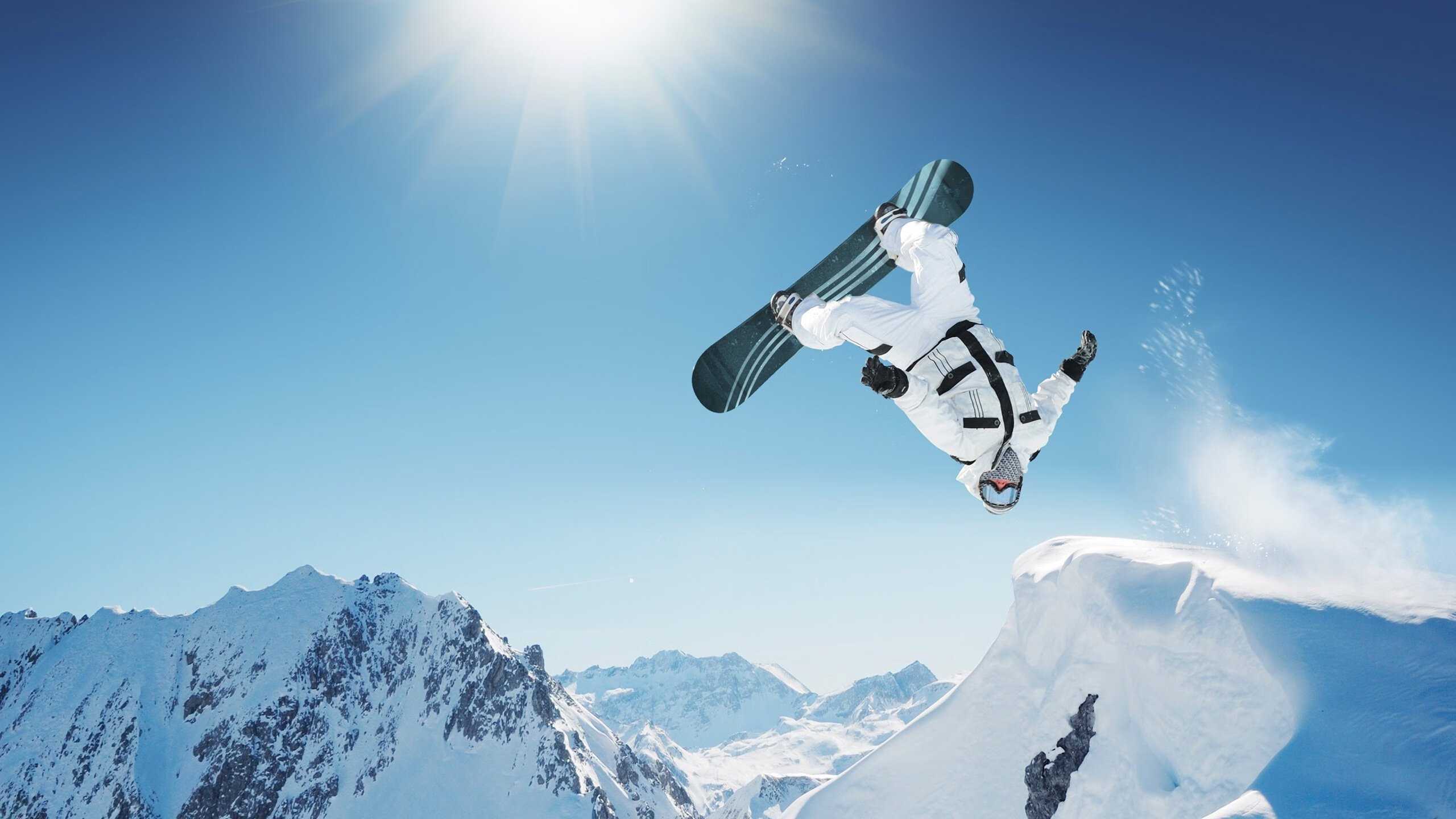 “简阳文体中心:篮球与羽毛球并行,赛事精彩不断”